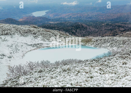 Lac gelé, le Parc National Daisetsuzan, Hokkaido, Japon Banque D'Images