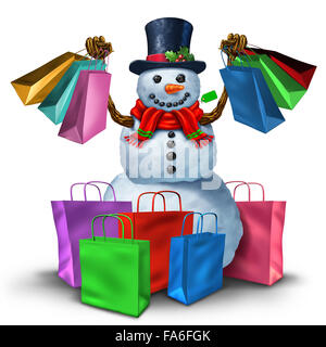 Shopping d'hiver et de noël vente concept comme un heureux bonhomme tenant un groupe de sacs de magasin de détail en tant que client et joyeuse maison de vacances symbole de l'acheteur. Banque D'Images