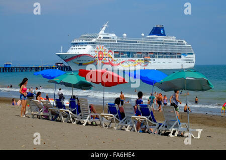 Bateau de croisière Norwegian Sun Puntarenas Costa Rica Amérique Centrale Banque D'Images