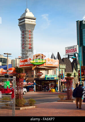 Niagara Falls, Ontario, Canada ; décembre, 20,2015. Vue sur le centre-ville de Niagara Falls City Banque D'Images