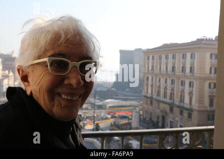 Naples, Italie. Dec 22, 2015. Lina Wertmüller honoraire napolitaine, un célèbre réalisateur né en 1928, a été donné par le maire, Luigi de Magistris a la citoyenneté honoraire. © Salvatore Esposito/Pacific Press/Alamy Live News Banque D'Images