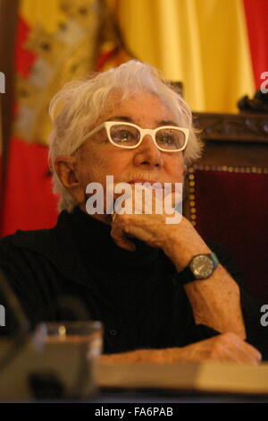 Naples, Italie. Dec 22, 2015. Lina Wertmüller honoraire napolitaine, un célèbre réalisateur né en 1928, a été donné par le maire, Luigi de Magistris a la citoyenneté honoraire. © Salvatore Esposito/Pacific Press/Alamy Live News Banque D'Images