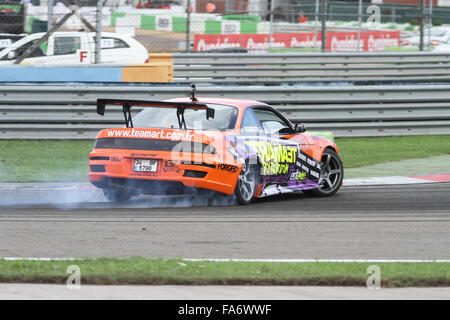 ISTANBUL, TURQUIE - 03 octobre, 2015 : Driver Oktay Kabaktas effectue au cours de la dérive du Monde FIA Rallycross Championship. Banque D'Images