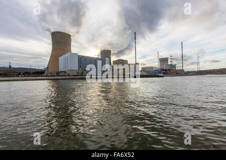 La centrale nucléaire de Tihange belge, 3 réacteur à eau pressurisée, à Huy, Belgique, à meuse, géré par Electrabel, groupe Banque D'Images