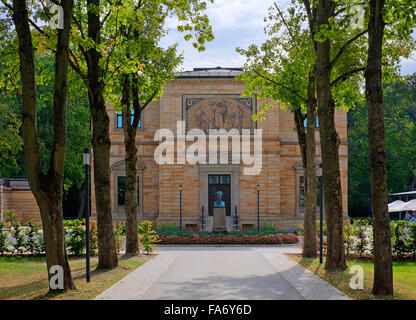 Villa Wahnfried, accueil de Richard Wagner 1813-1883, buste de Louis II à l'avant, Bayreuth, Haute-Franconie, Bavière, Allemagne Banque D'Images