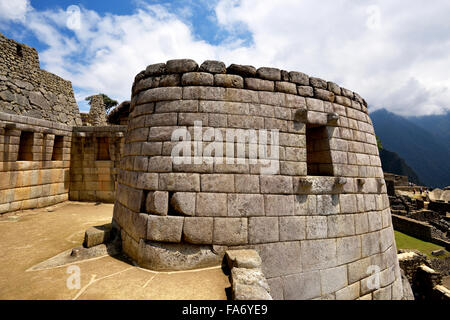 Temple du Soleil, les ruines, cité Inca de Machu Picchu, Site du patrimoine mondial de l'UNESCO, Urubamba, Pérou, province de Cusco Banque D'Images