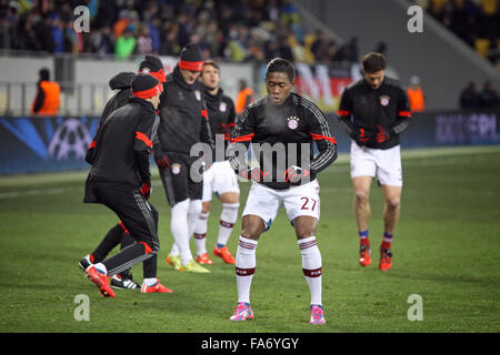 LVIV, UKRAINE - 17 février 2015 : FC Bayern Munich joueurs chauffer avant d'UEFA Champions League match contre FC Shakhtar Donets Banque D'Images