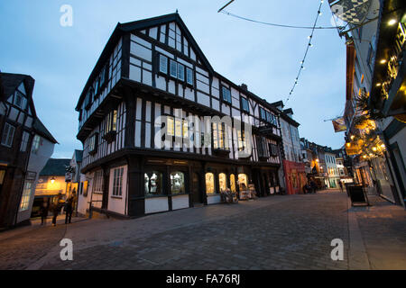 Ville de Shrewsbury, en Angleterre. La pittoresque vue de la nuit de 1 e année inscrits Abbot's House, Shrewsbury's Butcher Row. Banque D'Images