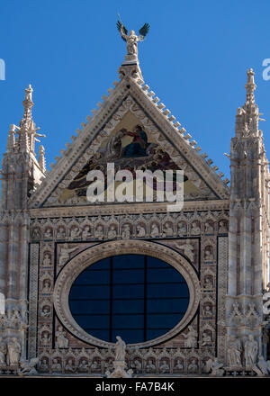 SIENNE, ITALIE - 05 AOÛT 2015 : détail architectural de la cathédrale de Sienne (Duomo di Siena) Banque D'Images