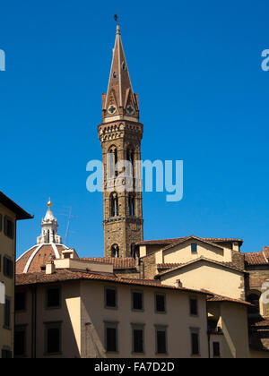 FLORENCE, ITALIE - 06 AOÛT 2015 : Tour de l'abbaye de Badìa Fiorentina Banque D'Images