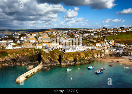 Vue sur le port de pêche de Cornish Port Isaac Banque D'Images