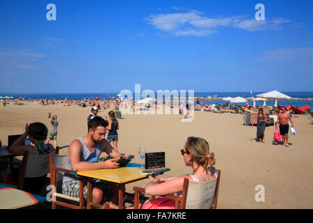 Café à la plage de Barceloneta, Barcelone, Espagne, Europe Banque D'Images