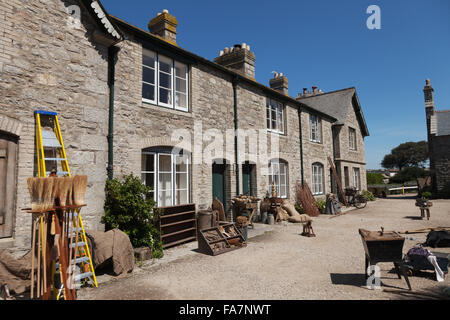 Cottages habillés pour le tournage de 'Mariah Mundi et la boîte de Midas" au St Michael's Mount, Cornwall. Banque D'Images