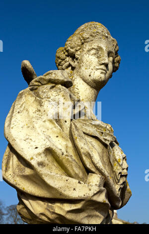 Buste de Pierre à la façade sud de Wimpole Hall, Cambridgeshire. Banque D'Images