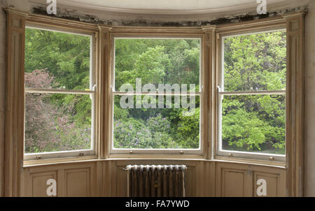 Vue depuis une fenêtre, à la Banque mondiale, Banque Allan Allan, Grasmere, Cumbria. Une fois à la maison de William Wordsworth et Canon Rawnsley, Allan Bank a été sauvé par les ravages d'un incendie en 2011. Banque D'Images