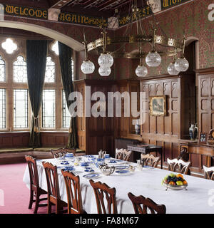 La salle à manger à Knightshayes Court, Devon. Banque D'Images