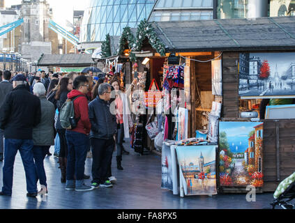 Marché de Noël de la ville de London Bridge, Londres Angleterre Royaume-Uni UK Banque D'Images