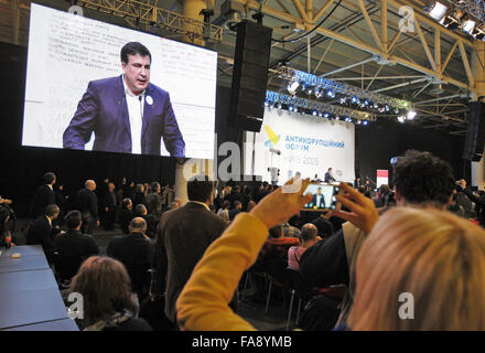 Kiev, Ukraine. Dec 23, 2015. Le gouverneur de la région d'Odessa, et l'ancien président géorgien Mikheil Saakashvili prend la parole lors du Forum de la lutte contre la corruption en Ukraine. Les participants du Forum a annoncé un lancement de "compensation de mouvement civil" qui est mis à conduire des réformes anti-corruption en Ukraine. Credit : Vasyl Shevchenko/Pacific Press/Alamy Live News Banque D'Images