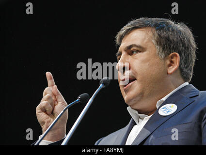 Kiev, Ukraine. Dec 23, 2015. Le gouverneur de la région d'Odessa, et l'ancien président géorgien Mikheil Saakashvili prend la parole lors du Forum de la lutte contre la corruption en Ukraine. Les participants du Forum a annoncé un lancement de "compensation de mouvement civil" qui est mis à conduire des réformes anti-corruption en Ukraine. Credit : Vasyl Shevchenko/Pacific Press/Alamy Live News Banque D'Images