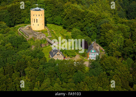 Ginsburg au basic avec maison à pans de bois de la montagnes Rothaargebirge, Heimbach, Siegerland, Westphalie du Sud, Banque D'Images