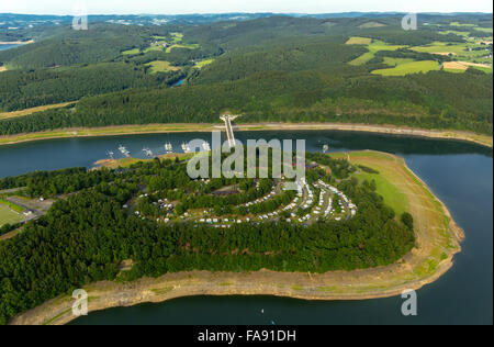 Abaissement du niveau de l'eau dans le Biggetalsperre, faible niveau d'eau, de réparation de barrage en enrochements, Bigge head, le camping, le barrage, Olpe, Sauerland Banque D'Images