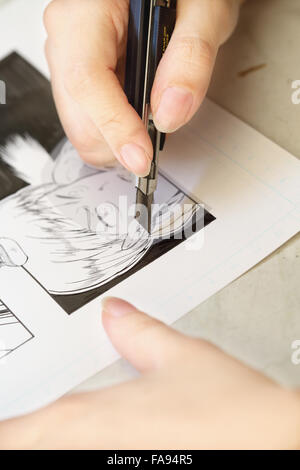 Artiste manga japonais travaillant dans le studio Banque D'Images