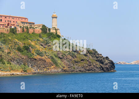 Le phare sur la colline à Portoferraio, le principal port de l'île d'Elbe, Toscane, Italie Banque D'Images