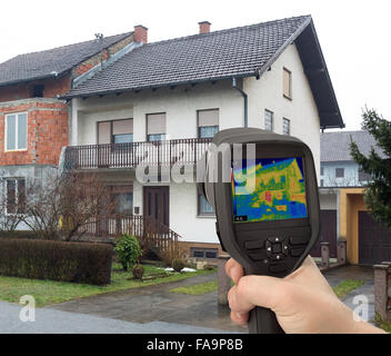 Détection de fuite de chaleur avec caméra infrarouge Banque D'Images