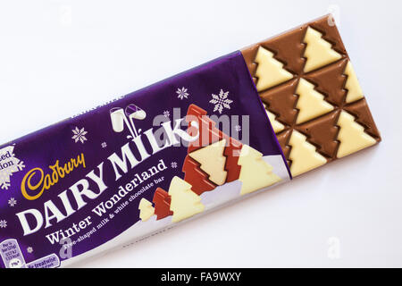 Bar de Cadbury Dairy Milk Hiver arbre blanc lait et chocolat Banque D'Images