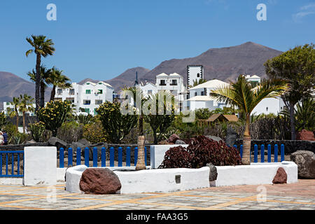 Les bâtiments blancs à Playa Blanca, Lanzarote, îles Canaries, Espagne Banque D'Images