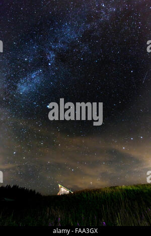 La nuit dans la cabine à darksky Kielder Water, Northumberland, England, UK Banque D'Images