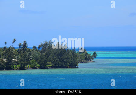 Vue sur le lagon de Moorea sur un bateau de croisière, Polynésie française. Banque D'Images