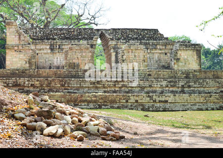 Certaines des structures anciennes au site archéologique de Copan au Honduras Banque D'Images