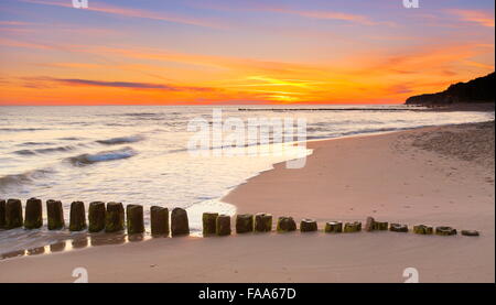 Coucher de soleil paysage à la mer Baltique, occidentale, Pologne