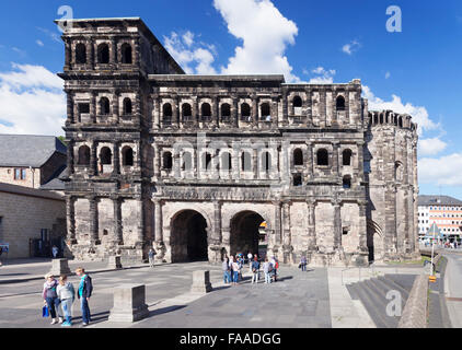 Porte de ville romaine Porta Nigra, UNESCO World Heritage Site, Trèves, Rhénanie-Palatinat, Allemagne Banque D'Images
