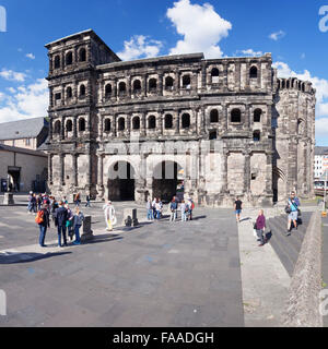 Porte de ville romaine Porta Nigra, UNESCO World Heritage Site, Trèves, Rhénanie-Palatinat, Allemagne Banque D'Images