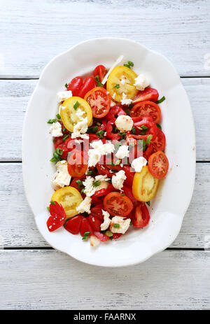 Salade de tomates d'été couleur d'été, l'alimentation Banque D'Images