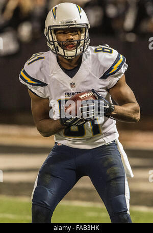 Oakland, Californie, USA. Le 24 décembre, 2015. San Diego Chargers receveur Javontee Herndon (81) captures punt le dimanche, 24 décembre 2015 à O.co Coliseum à Oakland, Californie. Les raiders défait les Chargers 23-20. Al Golub/CSM/Alamy Live News Banque D'Images