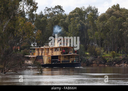 Le P.S. Emmylou est un fleuve Murray paddlesteamer, entraîné par un moteur à vapeur de 1906 entièrement restauré. Echuca Victoria Australie Banque D'Images