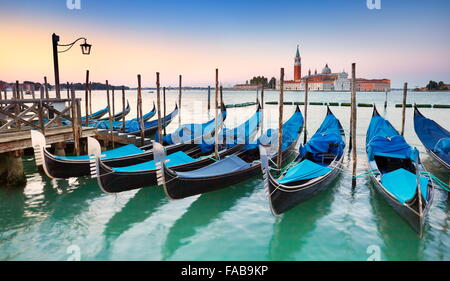 Gondoles de Venise - Grand Canal le long avant le lever du soleil, Venise, Vento, Italie Banque D'Images