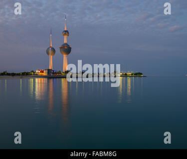 Kuwait Towers at night Banque D'Images