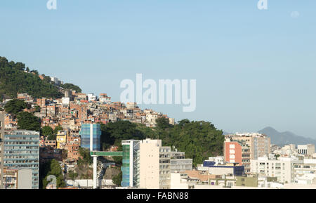 Favela, l'engorgement des bidonvilles brésiliens à Rio de Janeiro Banque D'Images