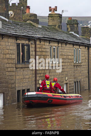 Calderdale, Mytholmroyd, West Yorkshire. 26 Décembre, 2015.Le lendemain des inondations. Banque D'Images