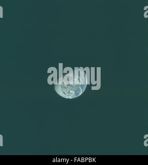 Les archives photographiques intactes d'Apollo 10 présentent l'équipage des astronautes Thomas Stafford, John Young et Eugene Cernan lors de leur mission de prélude au premier atterrissage lunaire. Les photos documentent les moments clés de leur orbite autour de la Lune en 1969. Banque D'Images