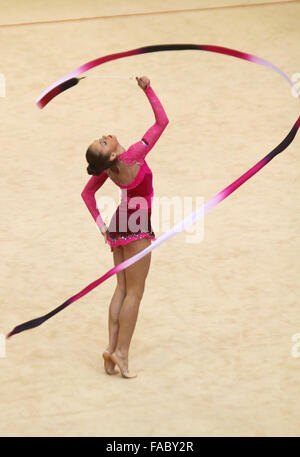 Kiev, UKRAINE - le 17 mars 2012 : Mariya Mateva de Bulgarie lors du spectacle Deriugina Cup (Coupe du Monde de Gymnastique rythmique) Le 17 mars 2012 à Kiev, Ukraine Banque D'Images