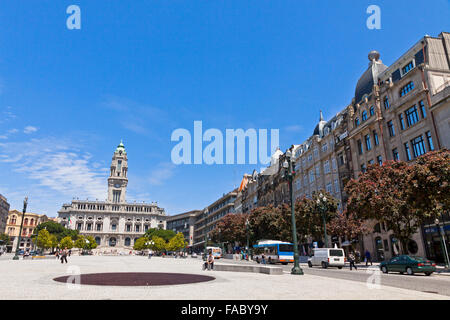 PORTO, PORTUGAL - 20 juin 2013 : Hôtel de Ville (Camara Municipal do Porto) sur la Place Liberdade, Porto, Portugal Banque D'Images