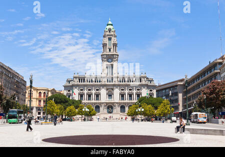 PORTO, PORTUGAL - 20 juin 2013 : Hôtel de Ville (Camara Municipal do Porto) sur la Place Liberdade, Porto, Portugal Banque D'Images