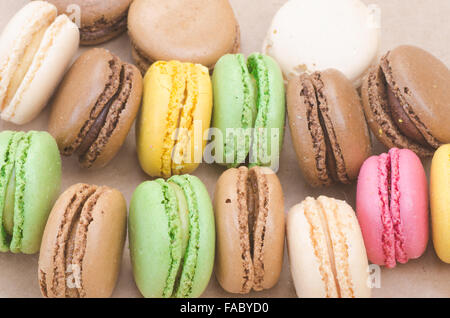 Composition de Français macarons multicolores Banque D'Images
