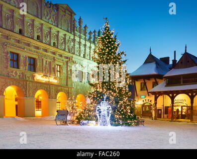 Arbre de Noël et décorations de Noël à temps le soir, Kazimierz Dolny, Pologne Village Banque D'Images