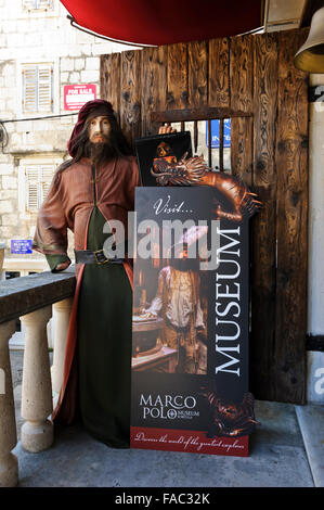 Un mannequin de Marco Polo à l'entrée du musée de Marco Polo sur Korcula, Croatie. Banque D'Images